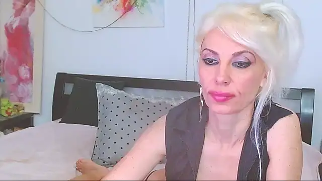 HoneyLara webcam