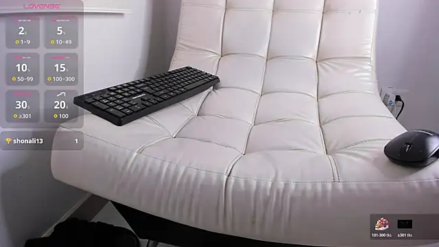 Aaron_Tate webcam