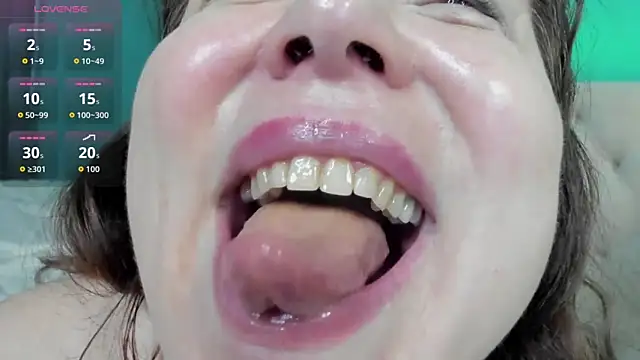 Kira_Adler webcam