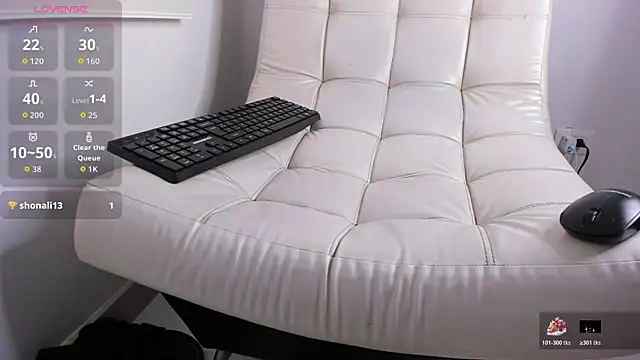 Aaron_Tate webcam