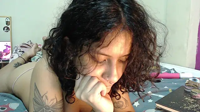 AlinaWoolf_ webcam