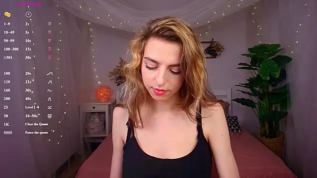 CherryCl0ud live cam on StripChat