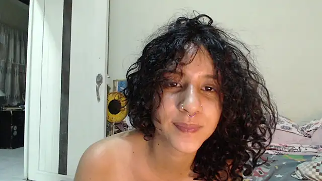 AlinaWoolf_ webcam