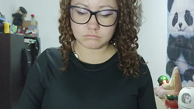 curly_greeneyed
