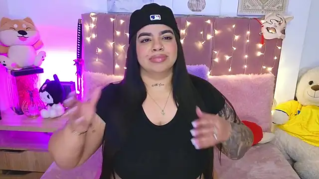 MiahJoness webcam