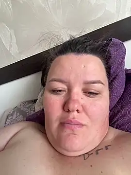 SunnyLeila2101 live cam on StripChat