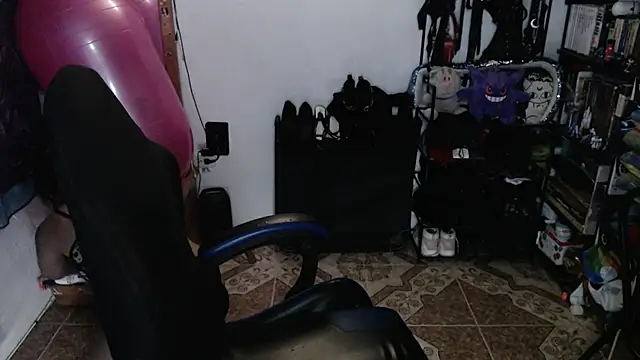 kureiji_hentaii webcam