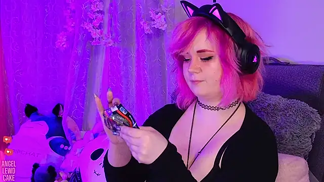 Angel-Lewd-Cake webcam