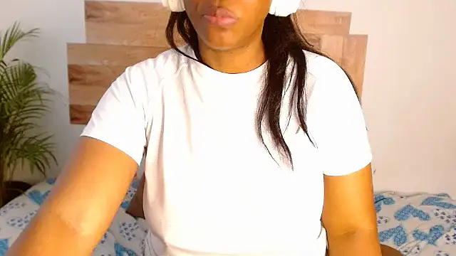 Nahomy_Tunner webcam