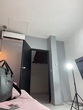 MiaFarkash webcam