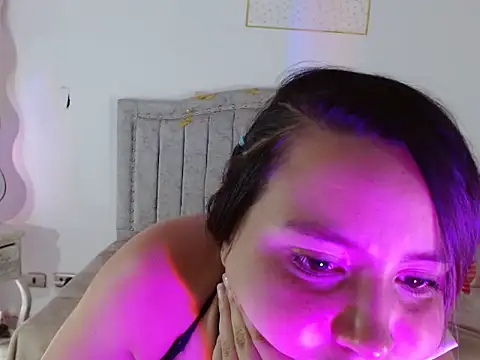 Mia2xsmith webcam