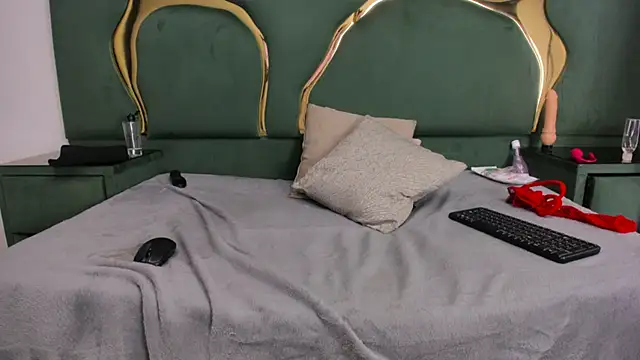 RoxanneBloom webcam
