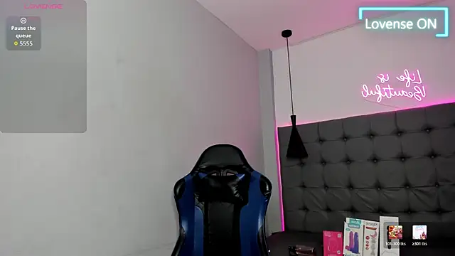 scarletcherry18 webcam