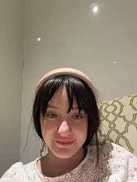 miatee - MiaTee's free webcam - UK Sex Cams