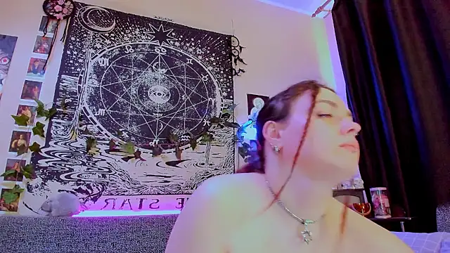 fearlessdivax - FearlessDivaX's free webcam - UK Sex Cams