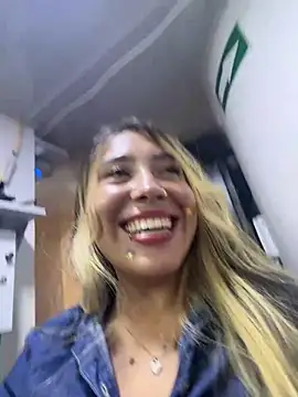 ManuelaVeeleez webcam