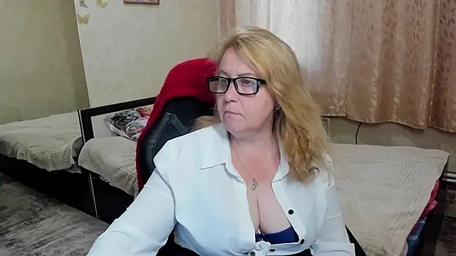 Frau_Marta live cam on StripChat