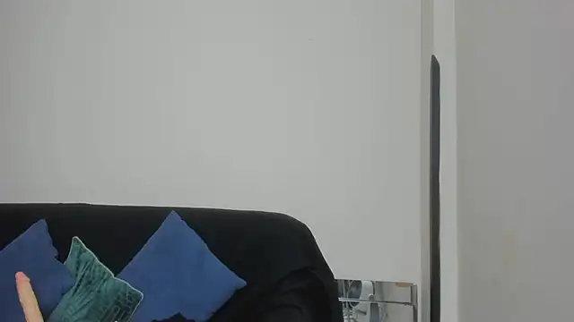 kiraGeiner live sex cam