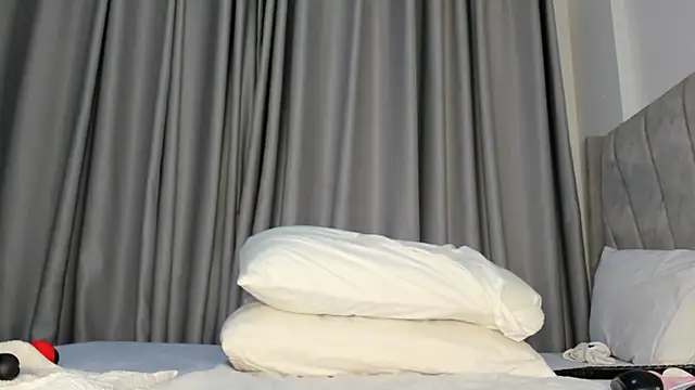 thee_sexy_goddess live cam on StripChat