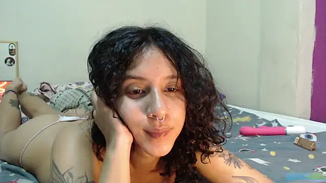 AlinaWoolf_ webcam