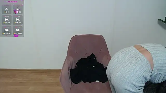 LadyLiia webcam