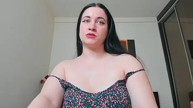 GoldenLunaa webcam