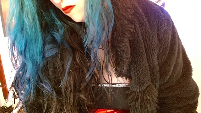 scarleth_blue