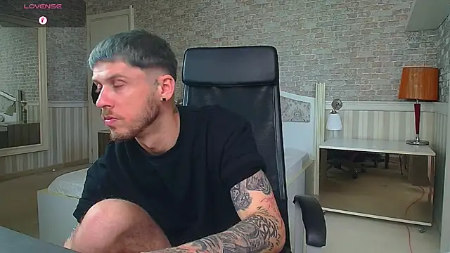 JonahShaw live cam on StripChat