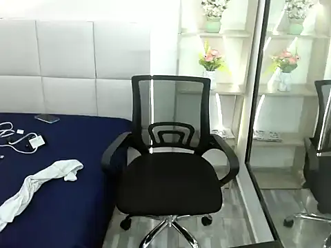 ivytemptation live cam on StripChat