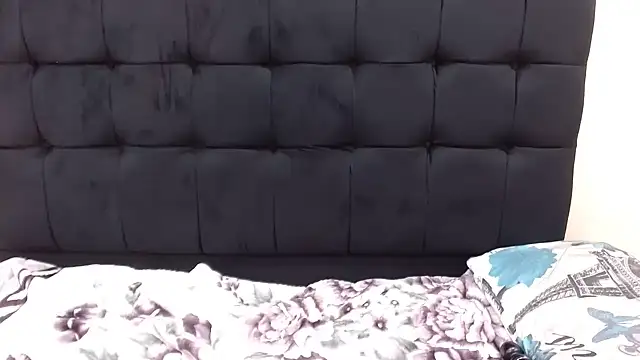 OnionBooty3573 webcam