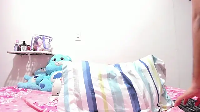 Kendall_wings webcam
