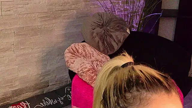 BlondieXStar webcam