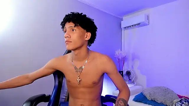 NoahBull19 webcam