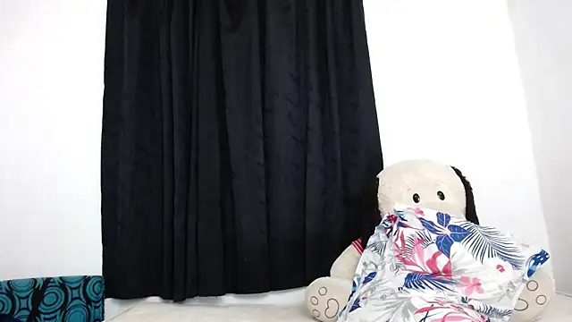 Ximena_Pink1 webcam
