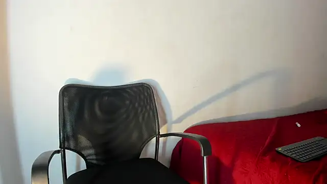 Adrian_Wolf live cam on StripChat