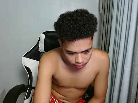 curlyasian_njxx