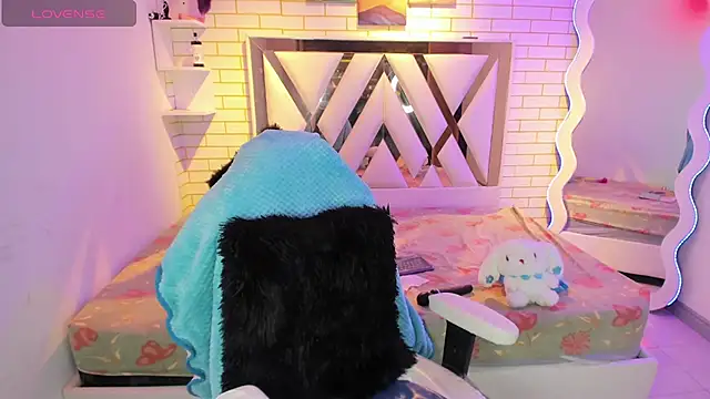 Lua_bloom_ live cam on StripChat