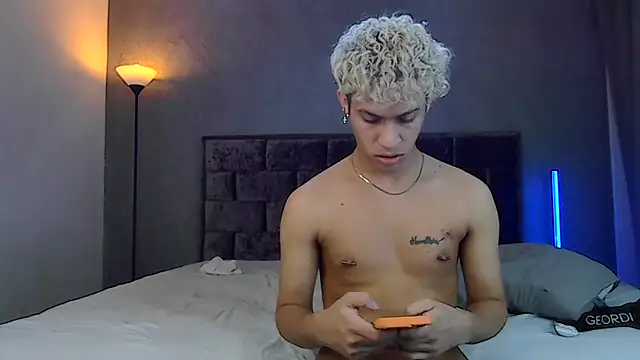 Wild_Squad live cam on StripChat