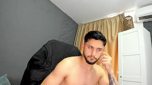 TroyWadee live cam on StripChat