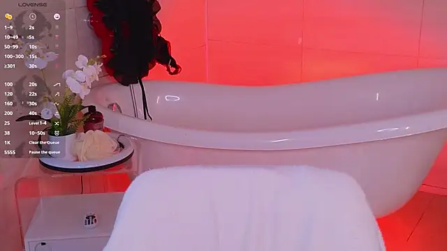 WICKEDEMBER live cam on StripChat