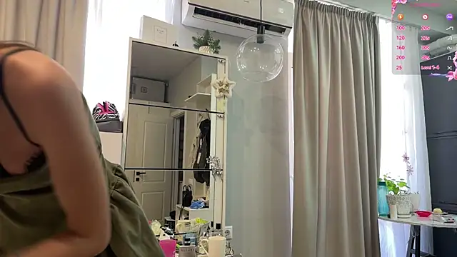 selena_favn live cam on StripChat