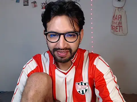 thomass1018 live cam on StripChat