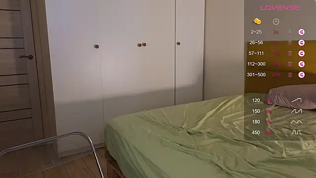 AliceKingsleigh webcam
