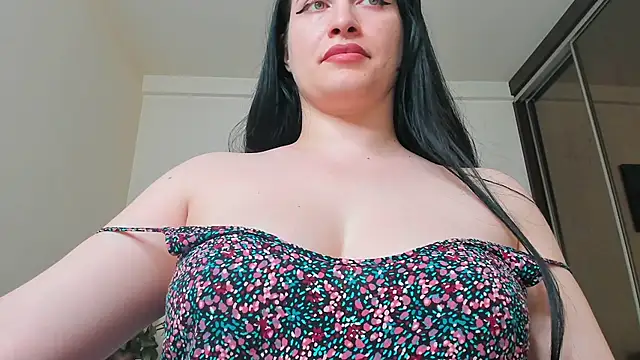 GoldenLunaa webcam