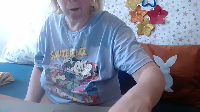 QueenLana webcam