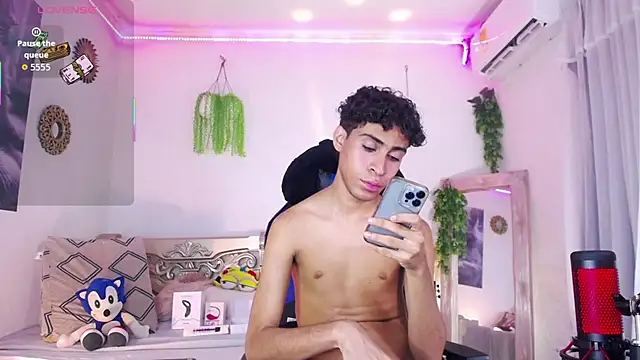 huge_armound webcam