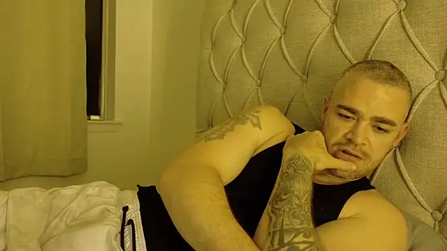 Dallasbest214 live cam on StripChat