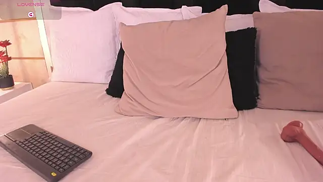 Crystal_Rose__ webcam