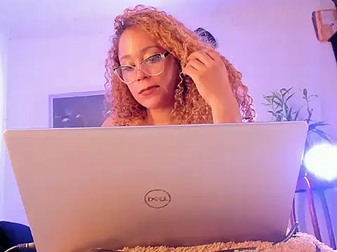GalileaBlue_2 live cam on StripChat