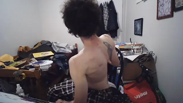 JohnnyMoves webcam